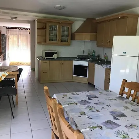 Vadrozsa Tisza-to Lejlighed *